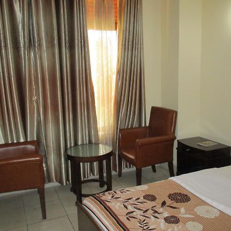 Amaris Hotel Кигали Екстериор снимка