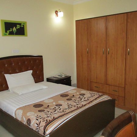 Amaris Hotel Кигали Екстериор снимка