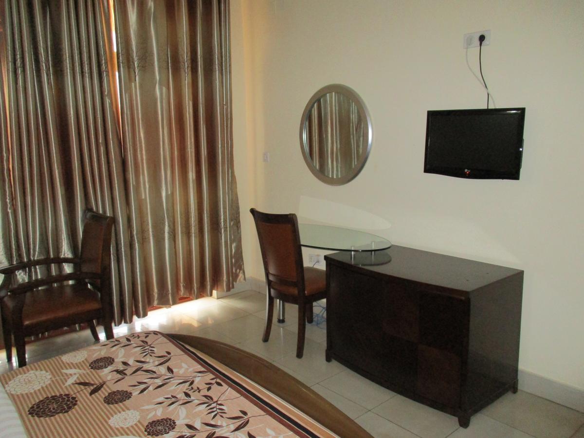 Amaris Hotel Кигали Екстериор снимка