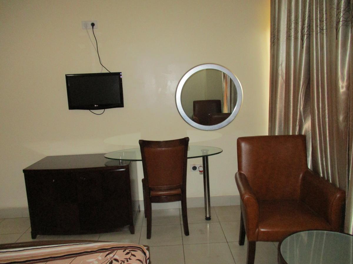 Amaris Hotel Кигали Екстериор снимка