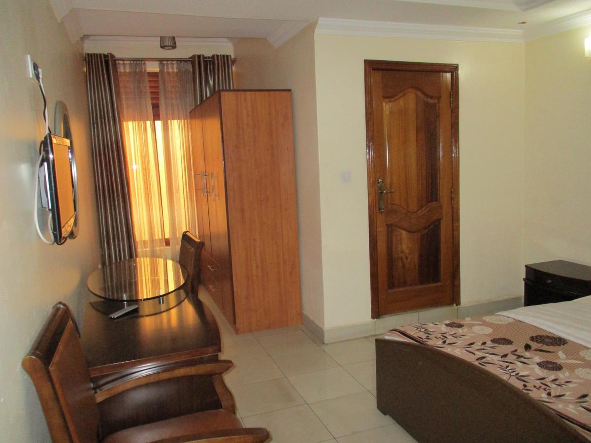 Amaris Hotel Кигали Екстериор снимка