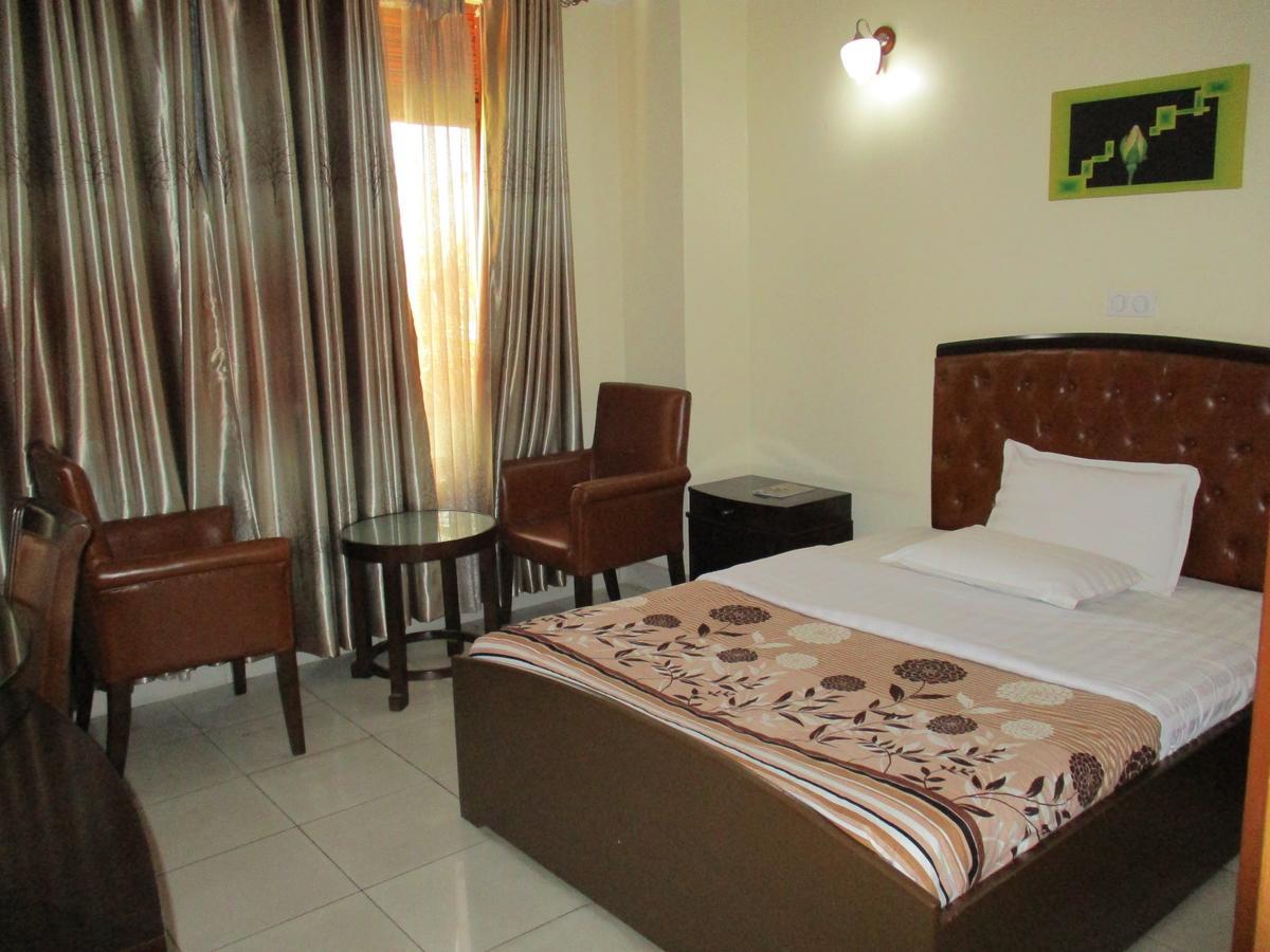 Amaris Hotel Кигали Екстериор снимка