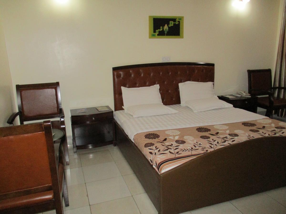 Amaris Hotel Кигали Екстериор снимка