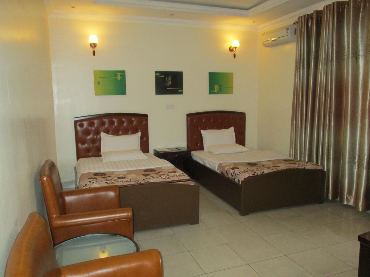 Amaris Hotel Кигали Екстериор снимка