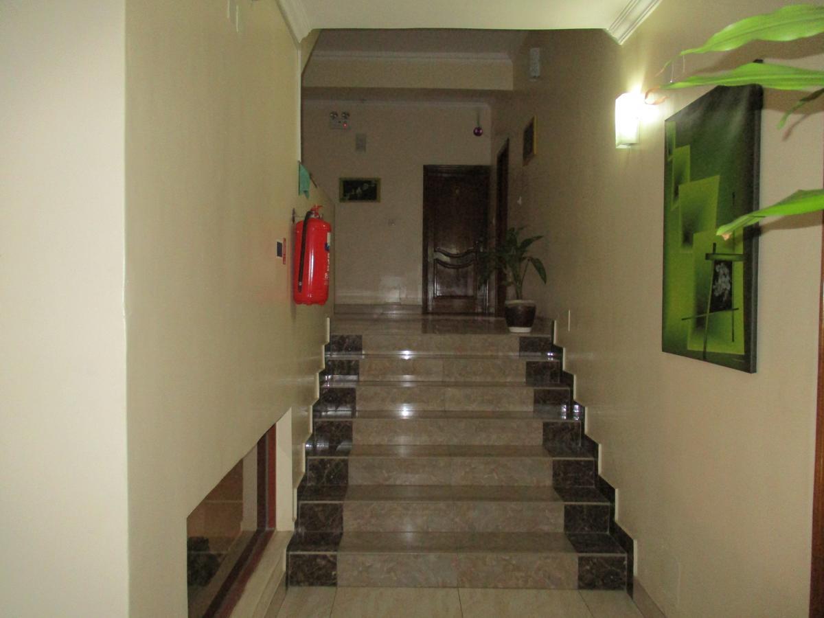 Amaris Hotel Кигали Екстериор снимка