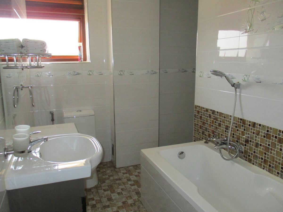 Amaris Hotel Кигали Екстериор снимка