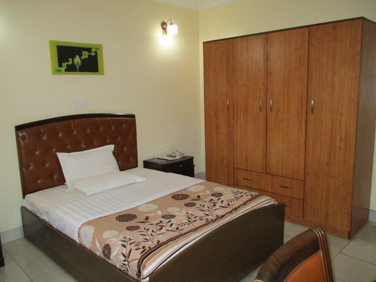 Amaris Hotel Кигали Екстериор снимка
