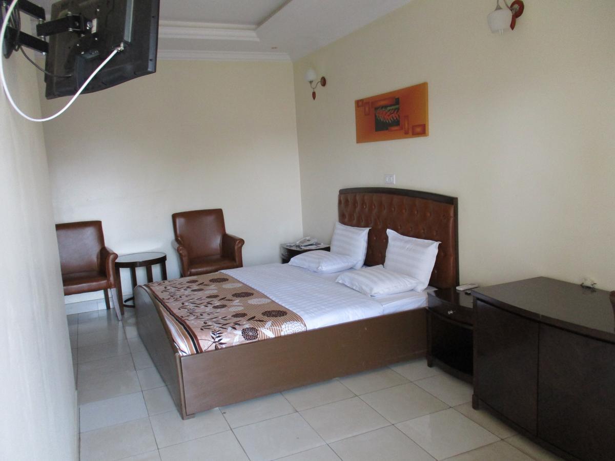 Amaris Hotel Кигали Екстериор снимка