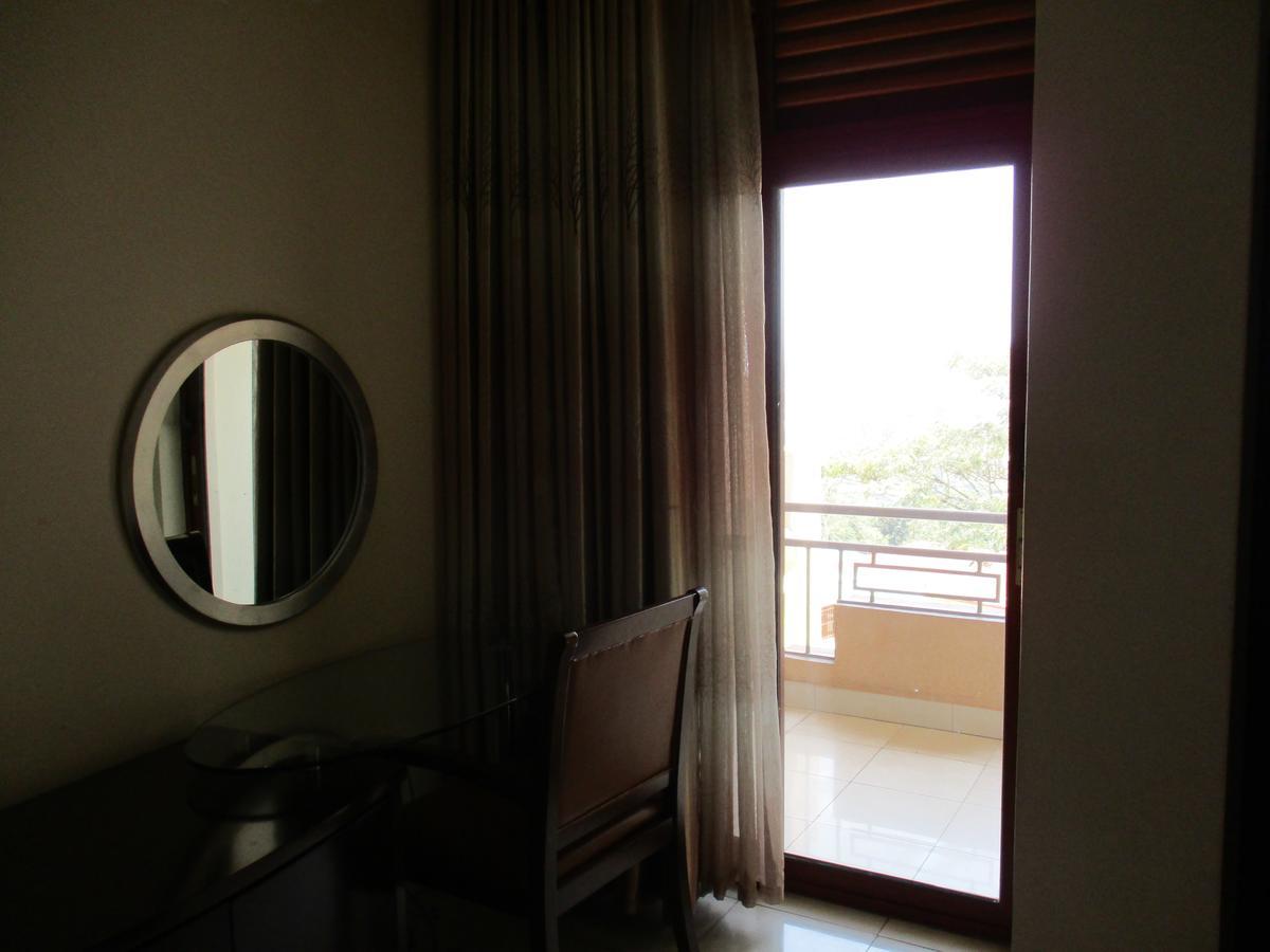 Amaris Hotel Кигали Екстериор снимка