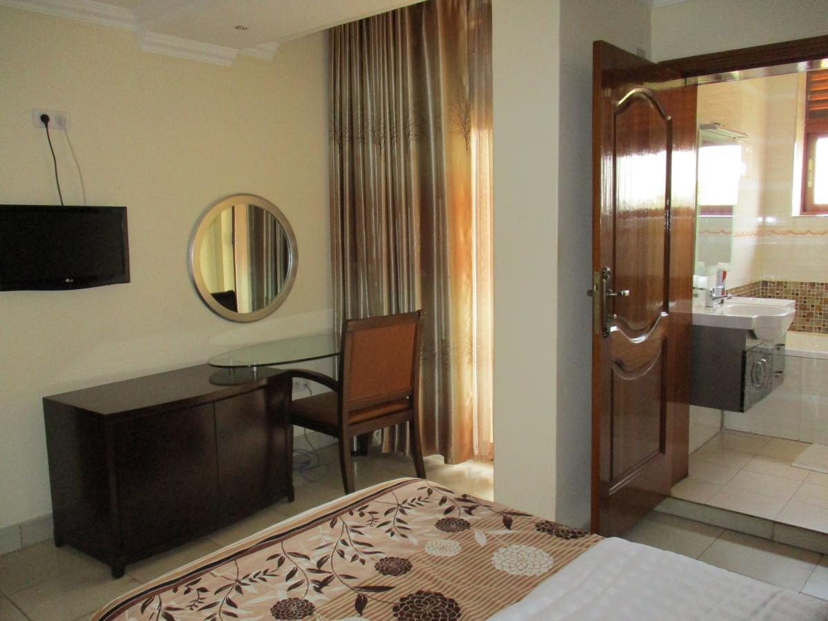Amaris Hotel Кигали Екстериор снимка