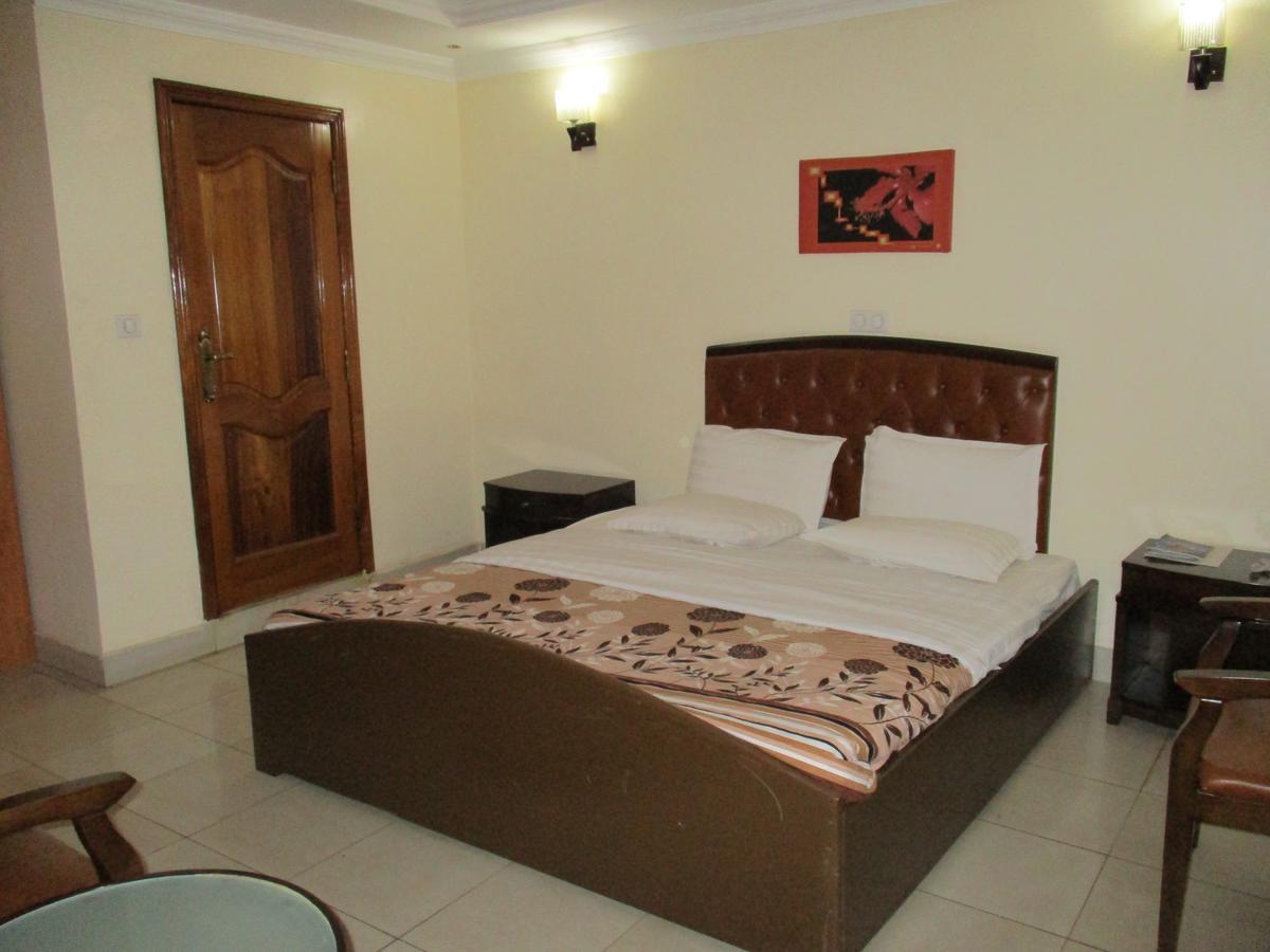 Amaris Hotel Кигали Екстериор снимка