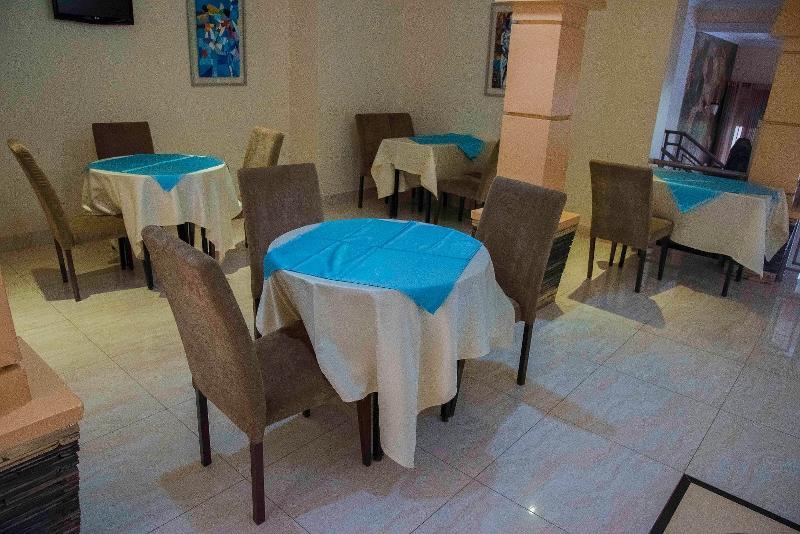 Amaris Hotel Кигали Екстериор снимка