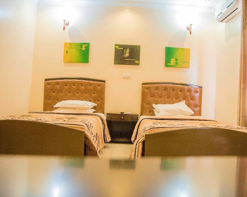 Amaris Hotel Кигали Екстериор снимка
