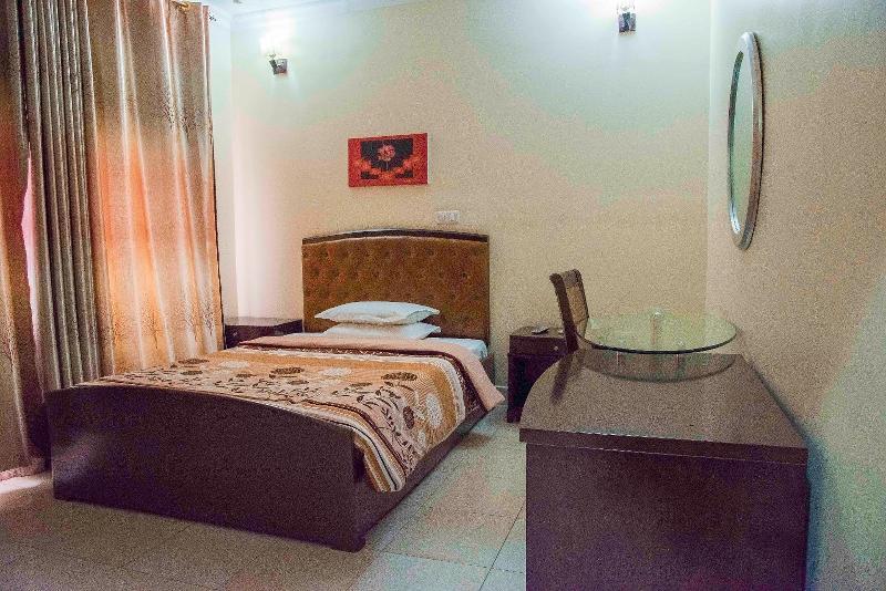 Amaris Hotel Кигали Екстериор снимка