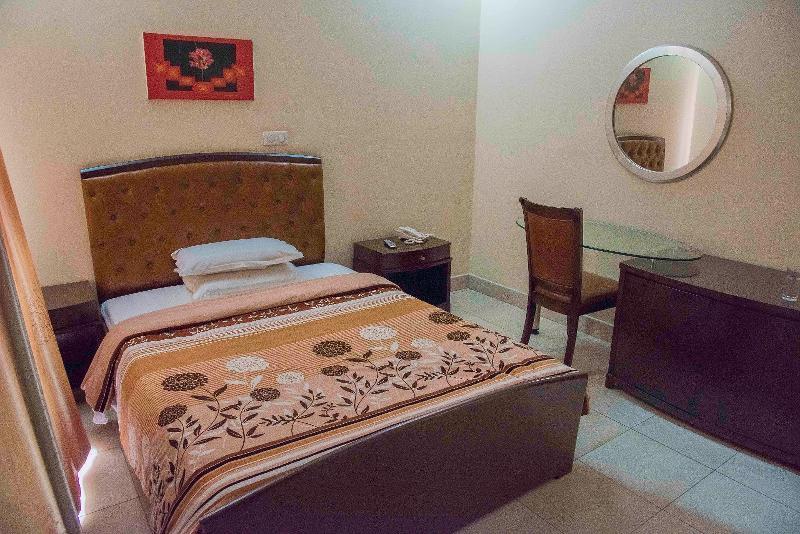 Amaris Hotel Кигали Екстериор снимка
