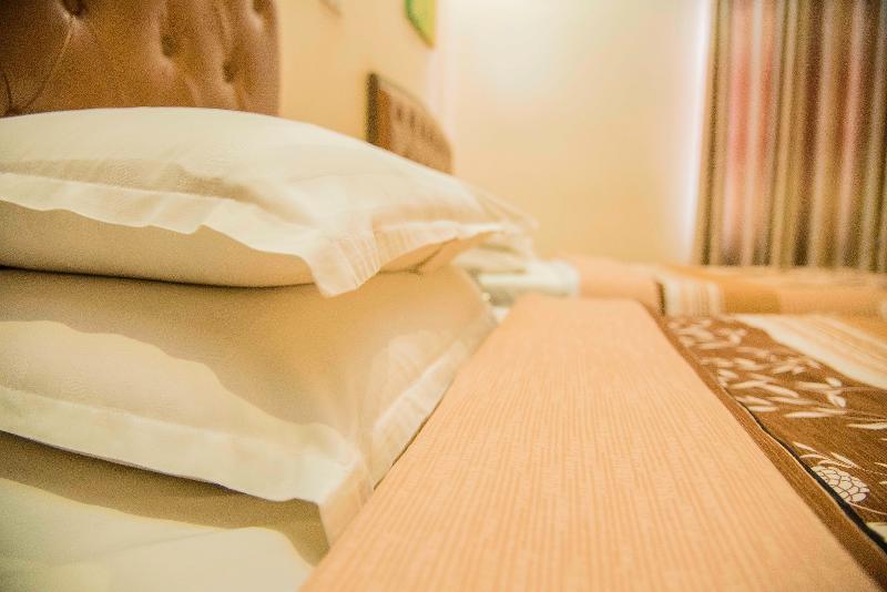 Amaris Hotel Кигали Екстериор снимка